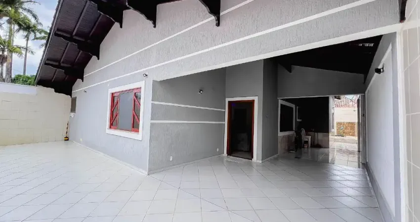 Casa com 4 quartos à venda na Avenida Presidente Kennedy, 375, Balneário Flórida, Praia Grande