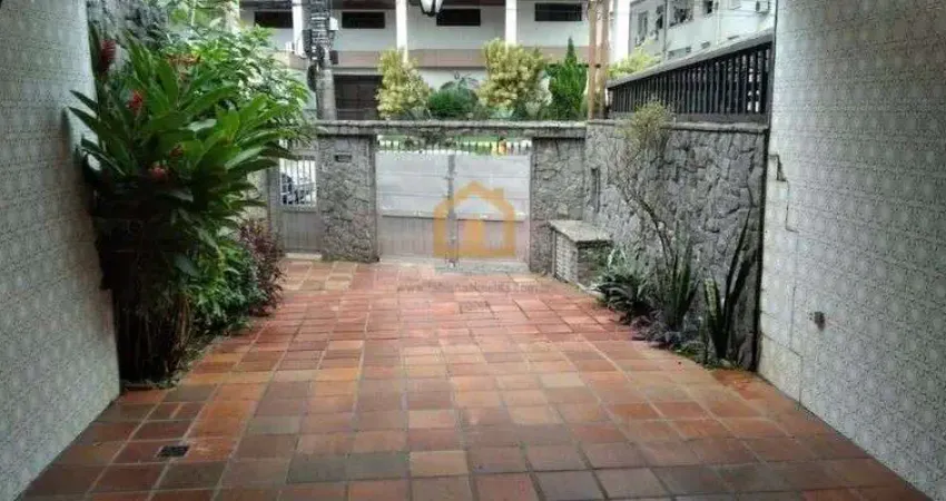 Casa Sobreposta alta com  4 Dormitórios, sendo 1 com Suíte à venda - Boqueirão - Santos/SP