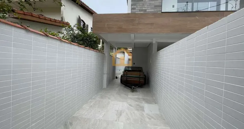 Casa Padrão  tipo sobrado 3 dormitórios sendo 1 suite e 2 vagas de garagem em santos.