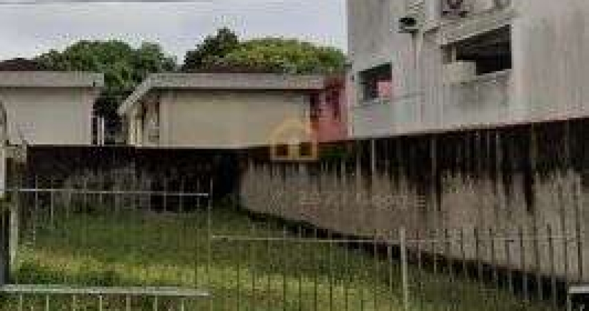 Terreno à venda  280 m²    Com 9,35 de feenre  e  30  de fundos  R$ 850.000,00 - Embaré - Santos/SP