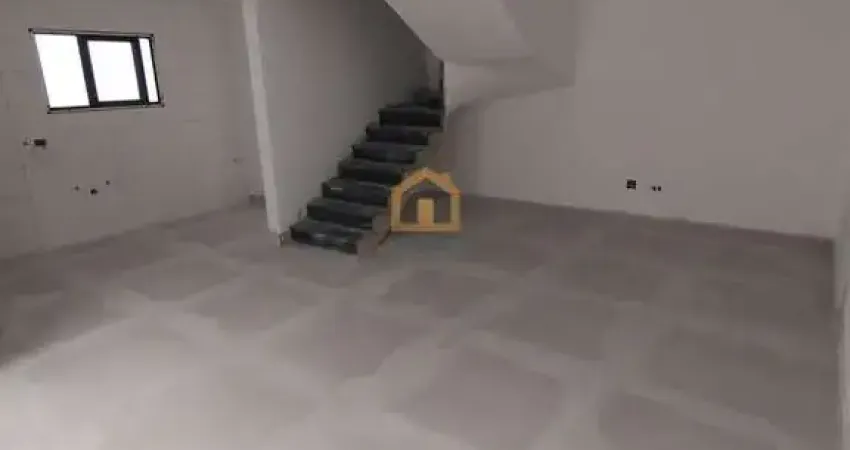 Sobrado com 3 dormitórios, quintal e 2 vagas de garagem no bairro estuário - santos/sp