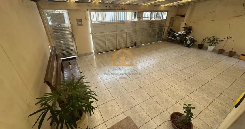 Casa isolada e térrea com  3 vagas de garagem 2 dormitórios sendo 1 suíte e 1 edícula