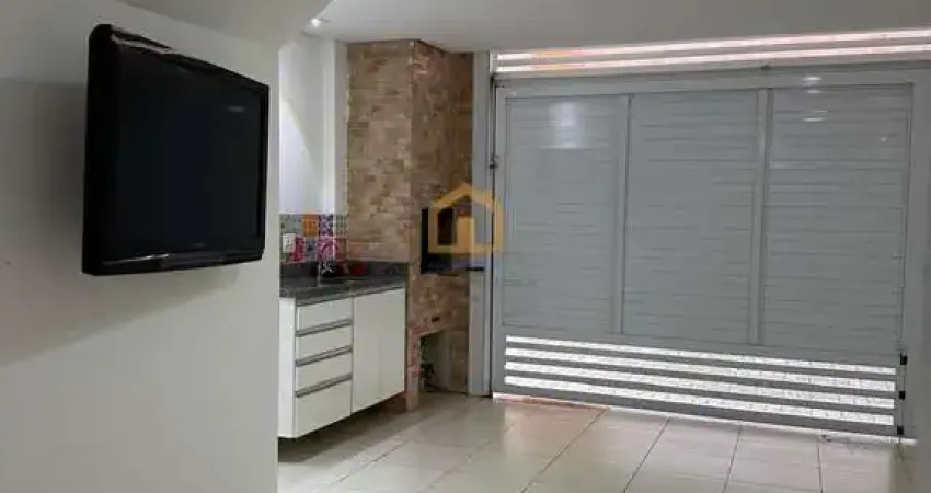 Casa de Condomínio no Marapé - 2 Dormitórios, 1 Suíte e Excelente Localização