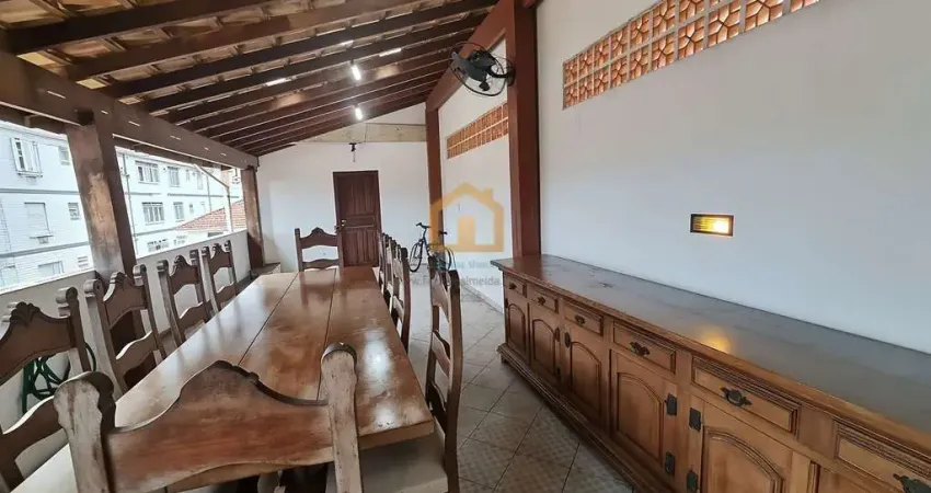 Casa Sobreposta Alta, 4 dormitórios, sendo 2 suítes Bairro Aparecida, em Santos.