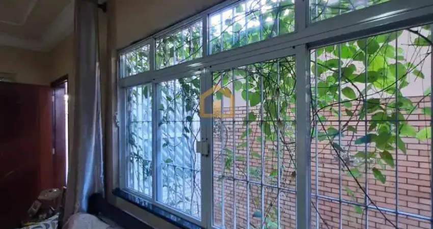 Casa Sobreposta Térrea à venda, no Bairro Vila Valença, em São Vicente.