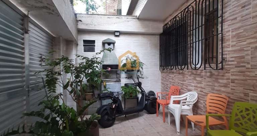 Casa Sobreposta Baixa bem Conservada. Bairro Ponta da Praia, em Santos/SP.