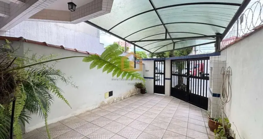 CASA SOBREPOSTA BAIXA 3 dormitórios, sendo 1 suíte no bairro Embaré - Santos/SP