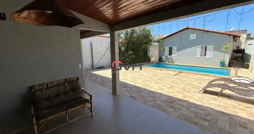 Casa no bairro presidente roosevelt, com 03 quartos e varanda gourmet com piscina.