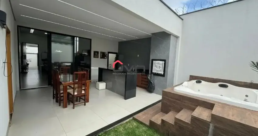 Excelente casa com 03 suítes planejadas e varanda gourmet completa.