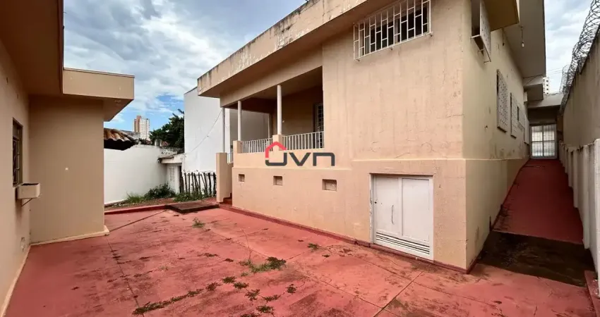 Casa comercial no bairro fundinho, com 04 quartos e acessibilidade completa.
