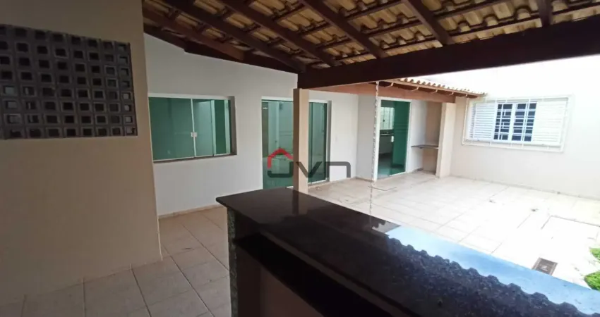 Casa no bairro nossa sra. aparecida com 03 quartos e varanda gourmet.