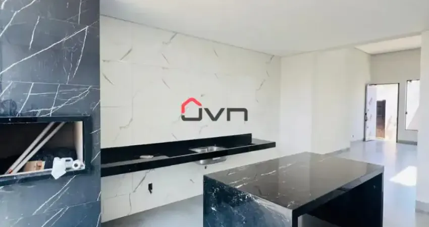 Casa no bairro shopping park, com 03 quartos, varanda gourmet e quintal amplo.