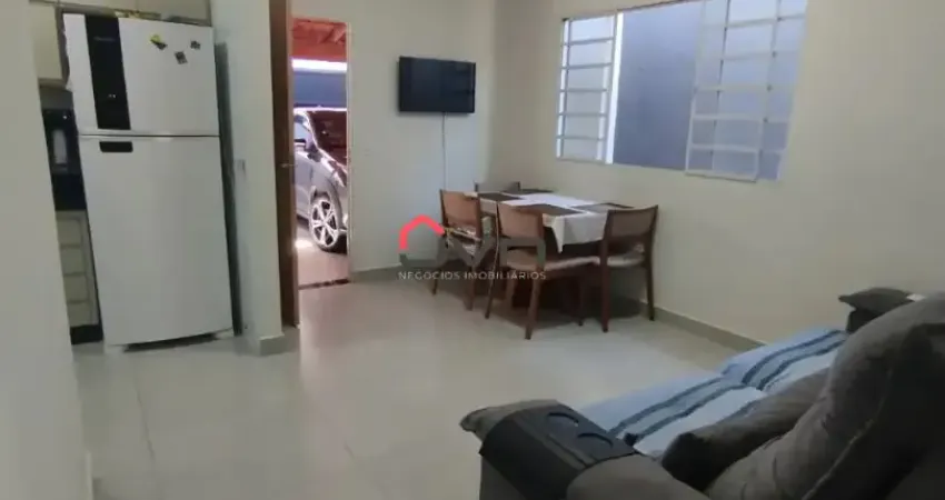 Casa no bairro jardim holanda, com 03 quartos e quintal amplo.