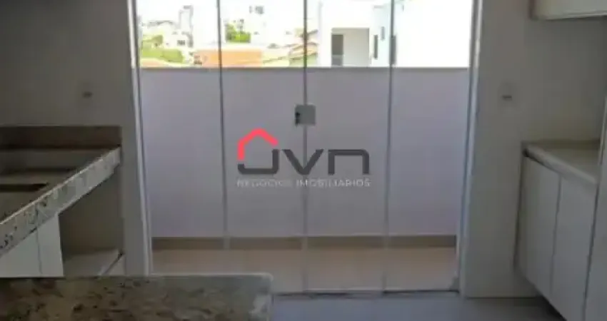 Apartamento próximo ao parque do sabiá com 02 quartos e sacada.