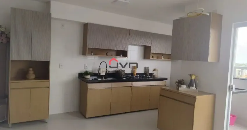 Lindo apartamento para locação em ótima localização! Contando com 2 quartos, sala, cozinha com área de serviço, banheiro social, sacada e uma vaga de garagem. Condomínio conta com salão de festas,