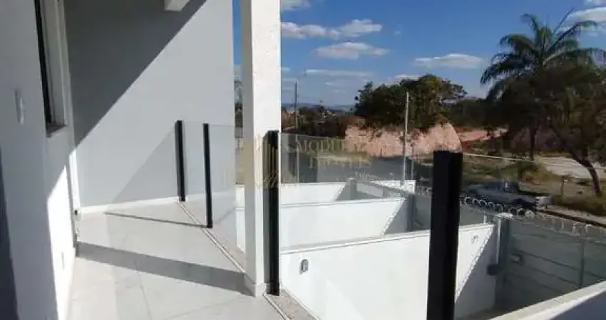 Casa geminada com 104m² de área construída, próximo ao salão do encontro