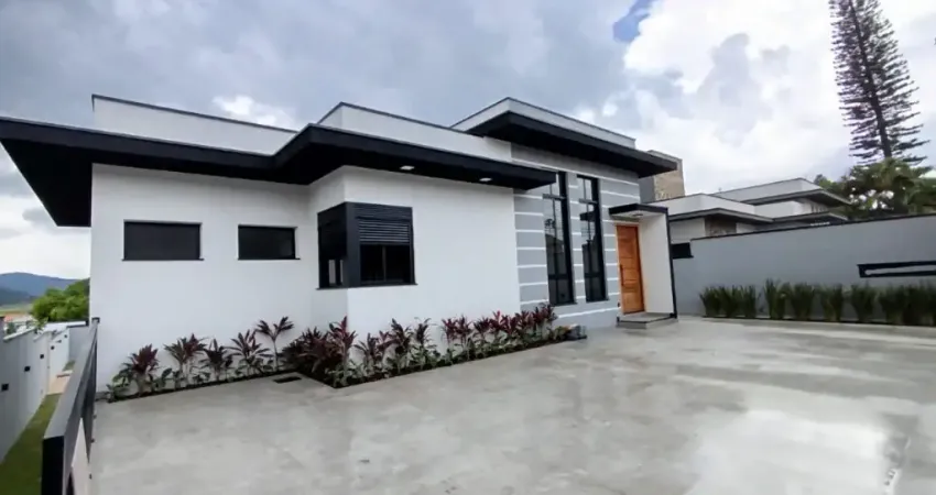 Casa Térrea Alto Padrão com 4 Suítes e Piscina – Atibaia/SP