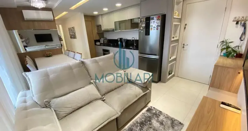 Casa espaçosa com 4 dormitórios, 2 salas, 2 vagas de garagem.