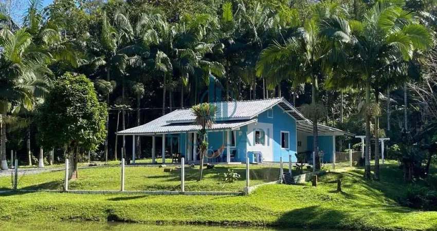 Encantador sítio com 6.000 m², lagoa privativa e ampla área verde!