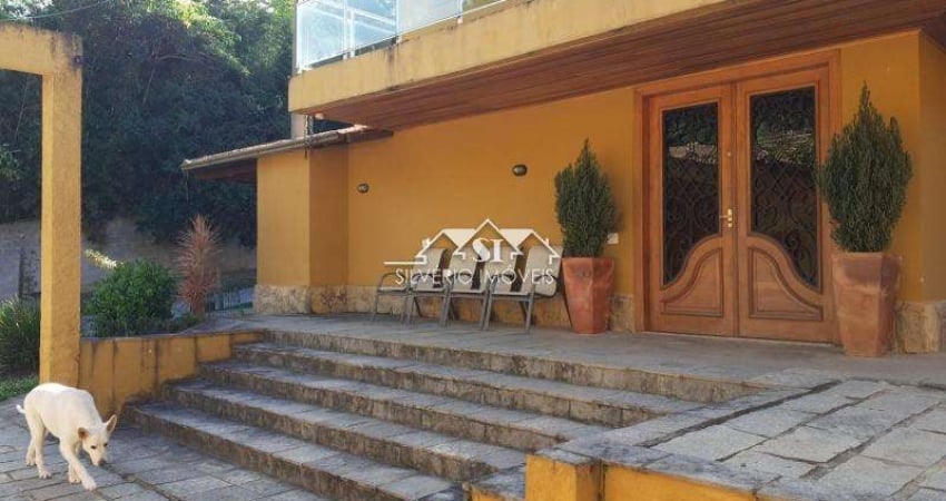 Casa- Petrópolis, Carangola