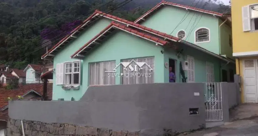 Casa com 3 quartos à venda no Castelanea, Petrópolis 