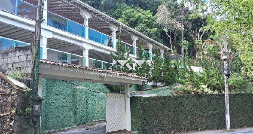 Casa- Petrópolis, Corrêas
