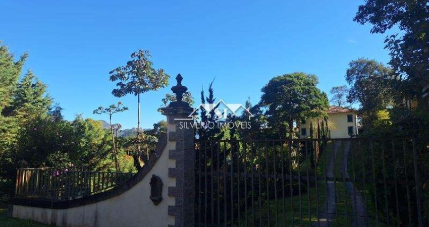 Casa em condomínio fechado com 4 quartos para alugar no Samambaia, Petrópolis 