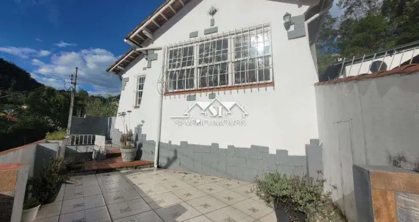 Casa com 3 quartos para alugar no Bingen, Petrópolis 