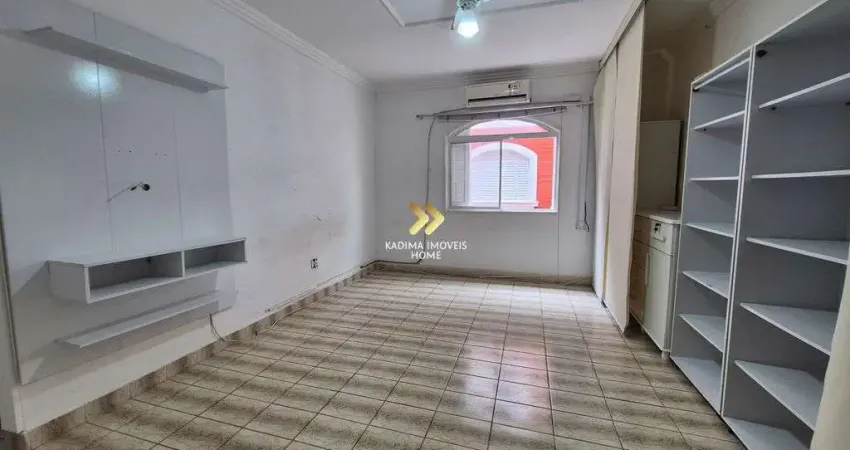 Kitnet ampla 39 m2 com garagem a 50 metros da praia vila tupi praia grande