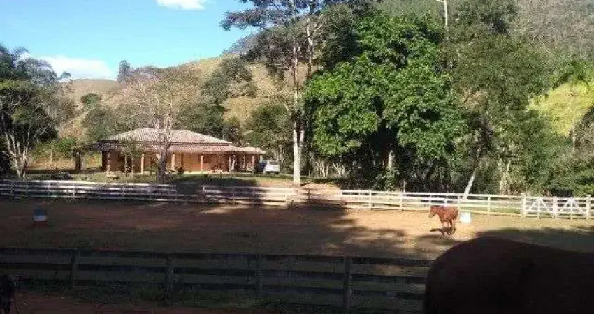 Sítio com 3 dormitórios à venda, 40000 m² por R$ 1.800.000,00 - Rio de Peixe - São José dos Campos/SP