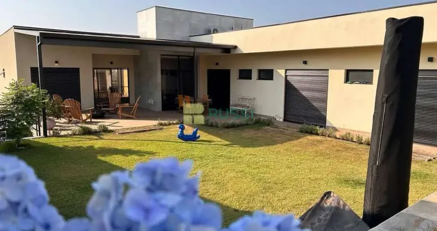Casa de alto padrão à venda ou locação, com 5 amplas suítes em um terreno com 900 m2, condomínio re