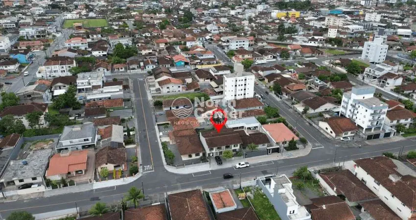 Sobrado à venda, com sala comercial, Iririú, Joinville, SC,  ACEITA PERMUTA POR CASA em Baln. Barra