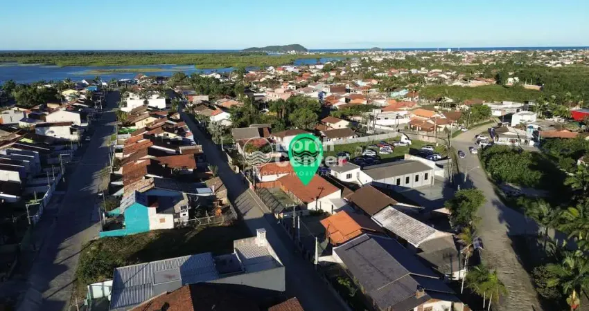Belíssima casa a 300  metros da lagoa/ Balneário Barra do Sul, SC