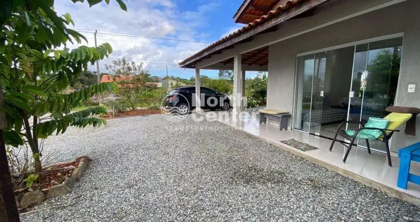 Casa de Esquina com Terreno Amplo á venda, Bairro Costeira, Balneário Barra do Sul, SC
