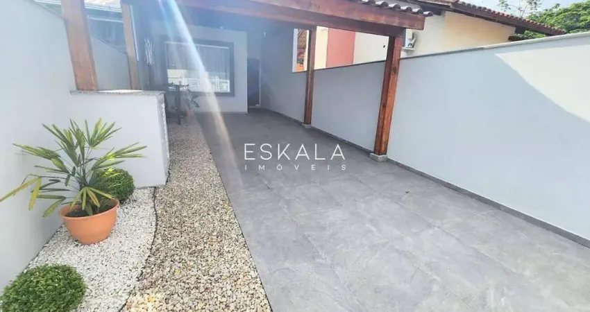 Casa geminada localizada no bairro nereu ramos - jaraguá do sul