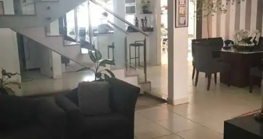 Casa à venda, 4 quartos, 2 suítes, 2 vagas, Jardim América - Uberlândia/MG