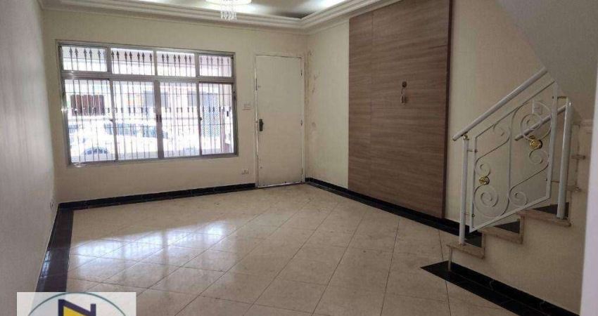 Sobrado com 3 dormitórios (suíte), sala 2 ambientes, copa e cozinha ampla, quintal lateral. Excelente localização, próximo a Praça São João Batista.