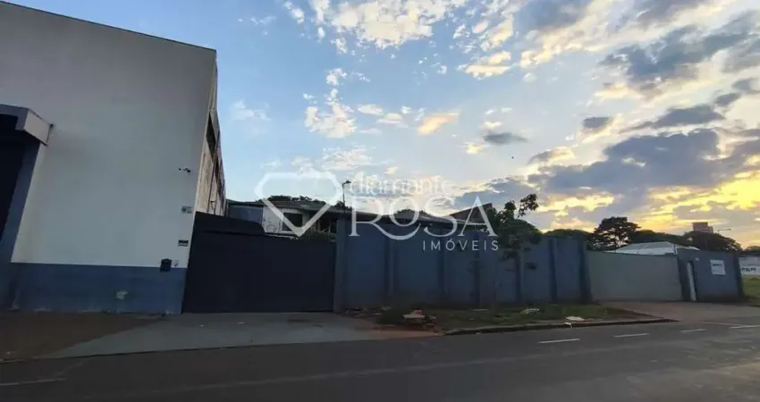 VENDA barracão comercial na Zona 05, com aproximadamente 1.450m