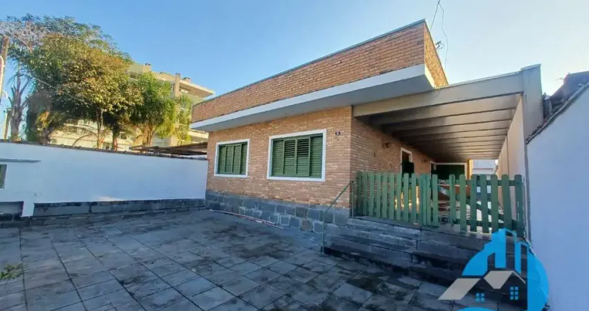 Casa no centro de ubatuba - sp! excelente para comércio, escritório, consultório!