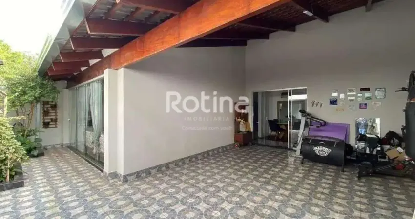 Casa para alugar, 3 quartos, Santa Luzia - Uberlândia/MG - Rotina Imobiliária