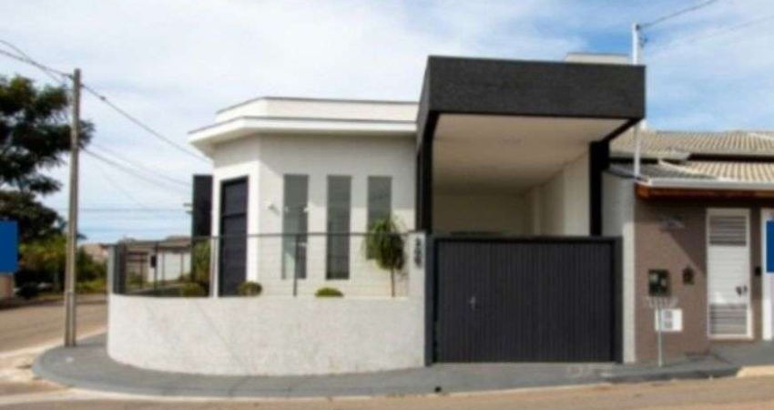 Belíssima casa de esquina, localizada no Residencial Quintas de Vinhedo!!!