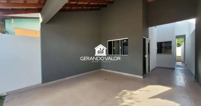 1 suíte, 1 quarto,  varanda e 2 banheiros amplo quintal