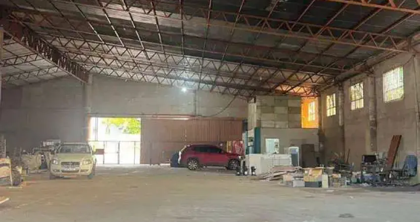 BARRACÃO 1200M² C/ ESCRITÓRIO E COZINHA PARA LOCAÇÃO NO BOSQUE DA SAÚDE