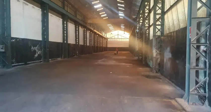 Galpão a venda 1700 M2 na avenida Celso Garcia -Unico local da Celso Garcia com acesso a carretas - local locado com Renda de R$ 33.000,00