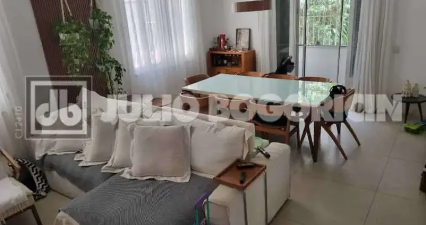 Aparatamentotipo casa em área nobre do flamengo impecável totalmenbte reformado salão em 3 ambientes 4 quartos área externa