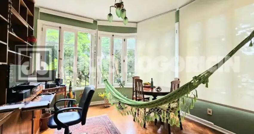 Av. rui barbosa! prédio clássico, com infraestrutura de lazer, salão, quatro quartos, dependência completa. vaga de garagem.,