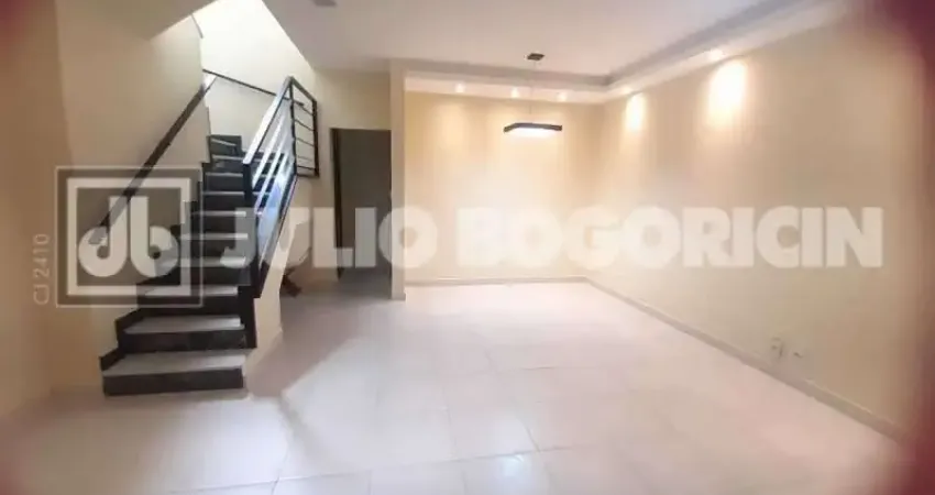 Imperdível casa de vila, triplex, sala 2 ambientes, 3 quartos, 1 suíte, terraço gourmet. próximo metrô são francisco xavier e praça saens pena, em frente ao restaurante la mole,