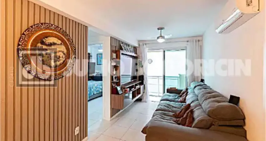 Apartamento - Tijuca: Varanda, Sala, 2 Quartos sendo 1 suíte, Banheiro Social, Cozinha com armários planejados e 1 Vaga escriturada coberta.