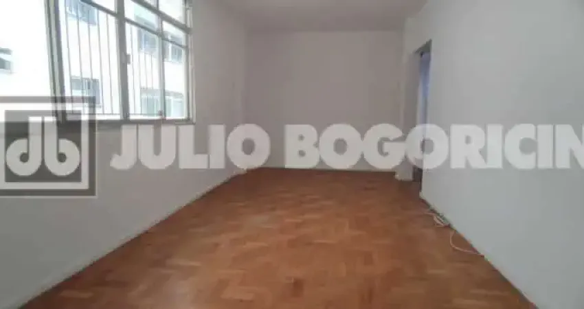 Excepcional localização. rua itacuruçá, 2 minutos a pé do metrô uruguai. apartamento, 3 quartos, dependência, vaga de garagem escriturada. condomínio barato.