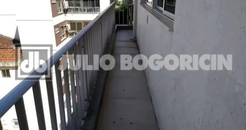 Metrô Saens Pena. Apartamento duplex vazio. Sala 2 ambientes, 4 quartos, sendo 3 suítes, 2 vagas escrituradas.